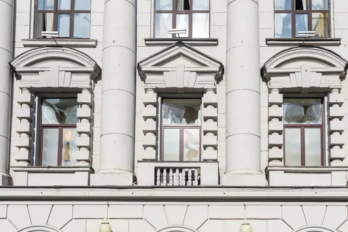Нічна атака на Дніпро. Росіяни пошкодили обласну раду (фото)