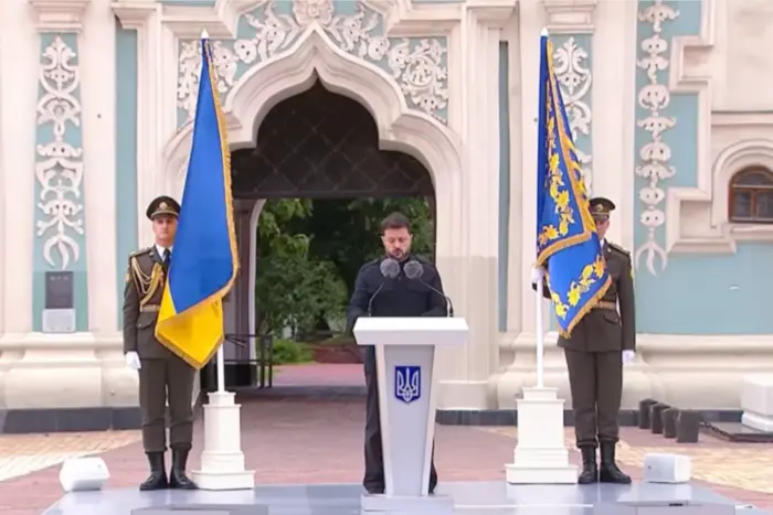 «Ukraine is and will be on earth». Zelensky congratulated citizens on Constitution Day in a symbolic place