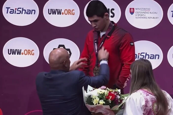Matki i obrazy. Ceremonia wręczenia nagród na mistrzostwach Europy w zapasach zakończyła się skandalem