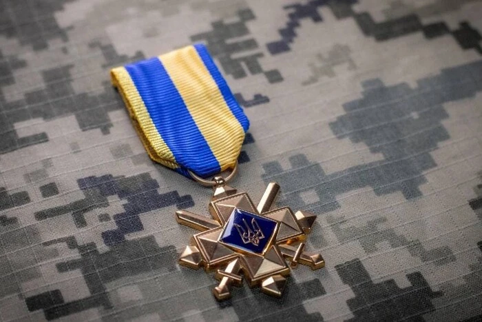 Зеленский вручил «Крест боевых заслуг» новому комбату