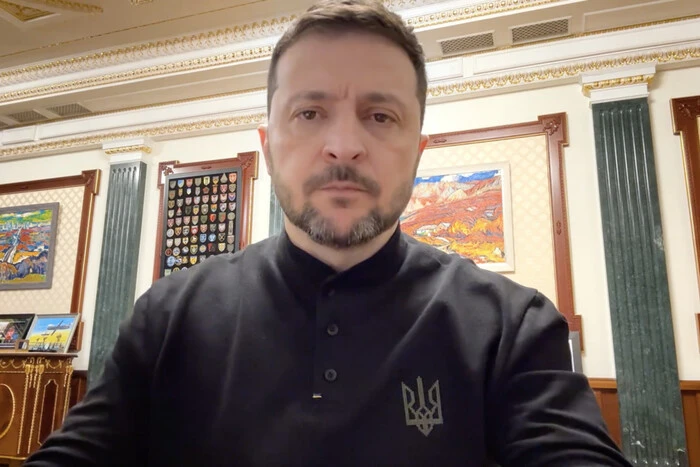 Президент Зеленський видає дрон