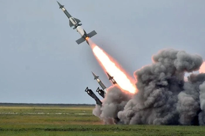 Bedrohung durch einen massiven Raketenangriff auf die Ukraine: NATO-Beamter äußert sich