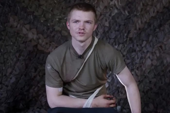 «Посадили у клітки і били палками». Окупант пояснив, чому здався в полон ЗСУ