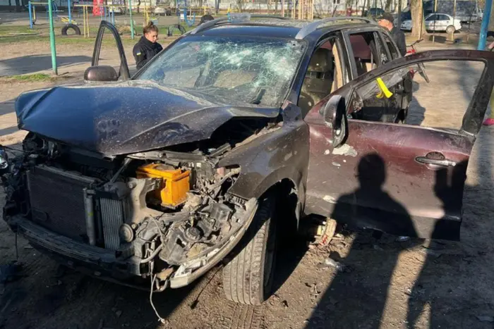Взрыв автомобиля в Днепропетровской области: пострадали чиновник и жена