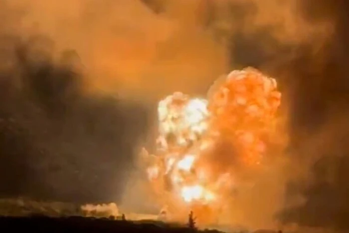 Explosions reported in occupied Khartsyzk: likely ammo depot hit