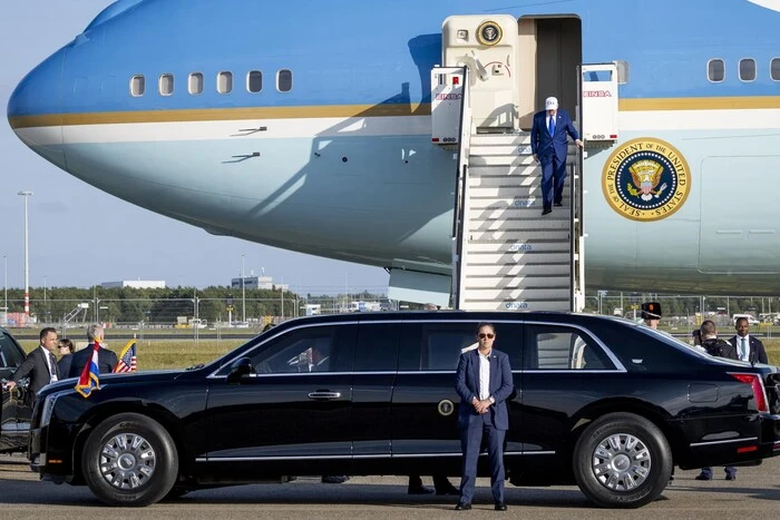 Trump przybył do Holandii na szczyt NATO