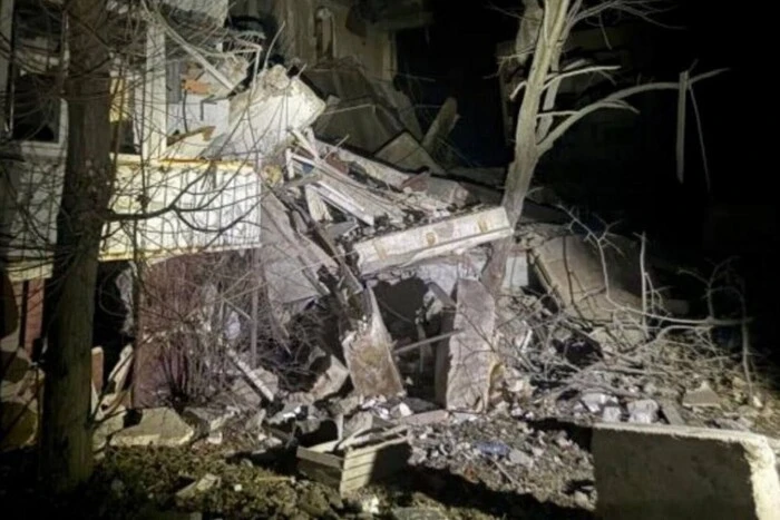 ruins многоквартирного дома в Степногорске после обстрела