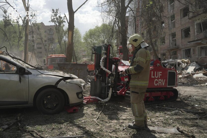 Ракета біля будинку в Києві