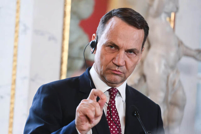 Sikorski: Polska zapewni wsparcie logistyczne dla misji pokojowej, ale nie wyśle wojsk na Ukrainę