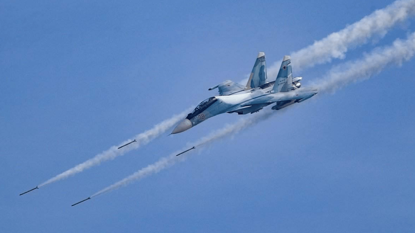 Авиударами и дронами — россияне давят на юг Украины