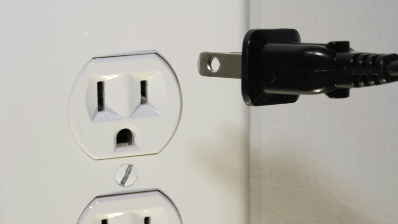 Was mit Elektrogeräten zu tun ist, wenn ein Gewitter naht