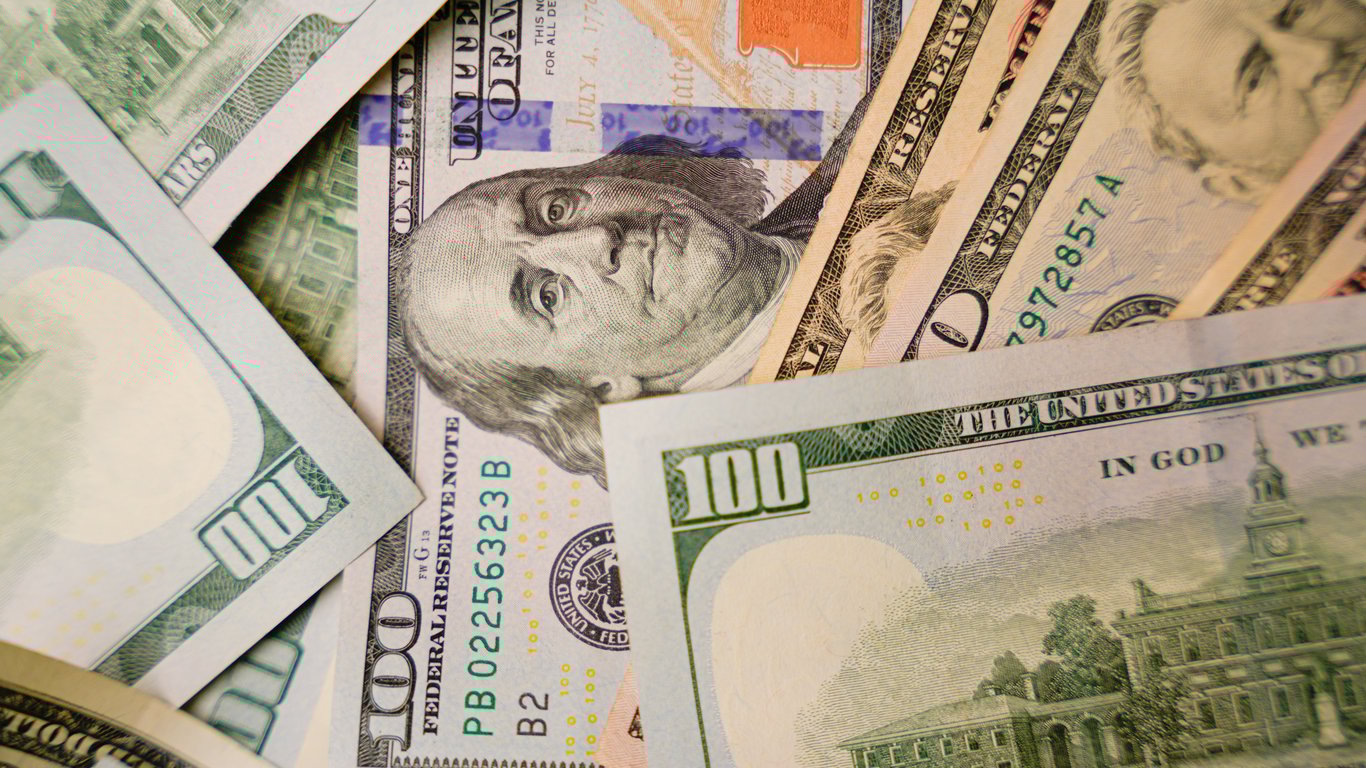 Einsparungen in Dollar – wo man Währung nicht aufbewahren sollte