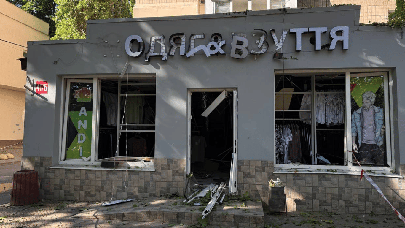 Russians strike the homes and businesses of Odesa residents - photos of the destruction