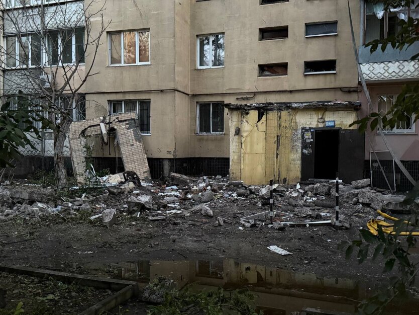 Одеса під атакою дронів: є влучання у багатоповерхівку